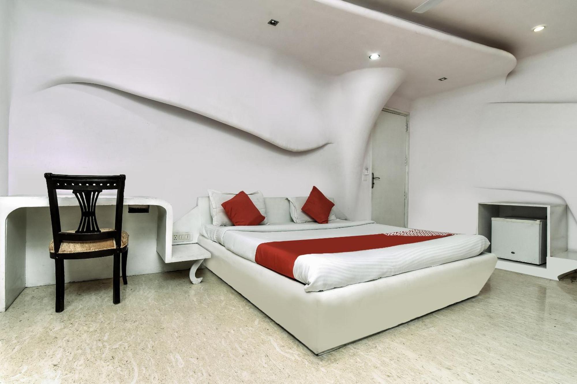 Hotel O Kochar Plaza Делхи Екстериор снимка