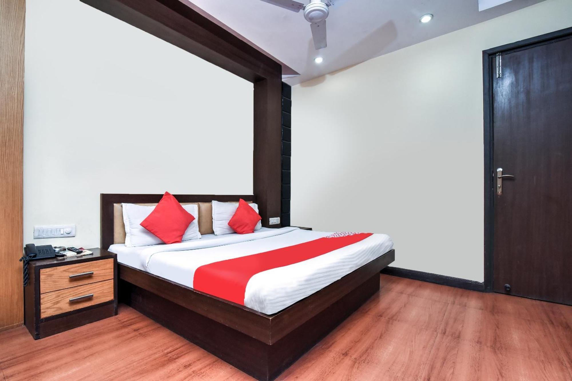 Hotel O Kochar Plaza Делхи Екстериор снимка