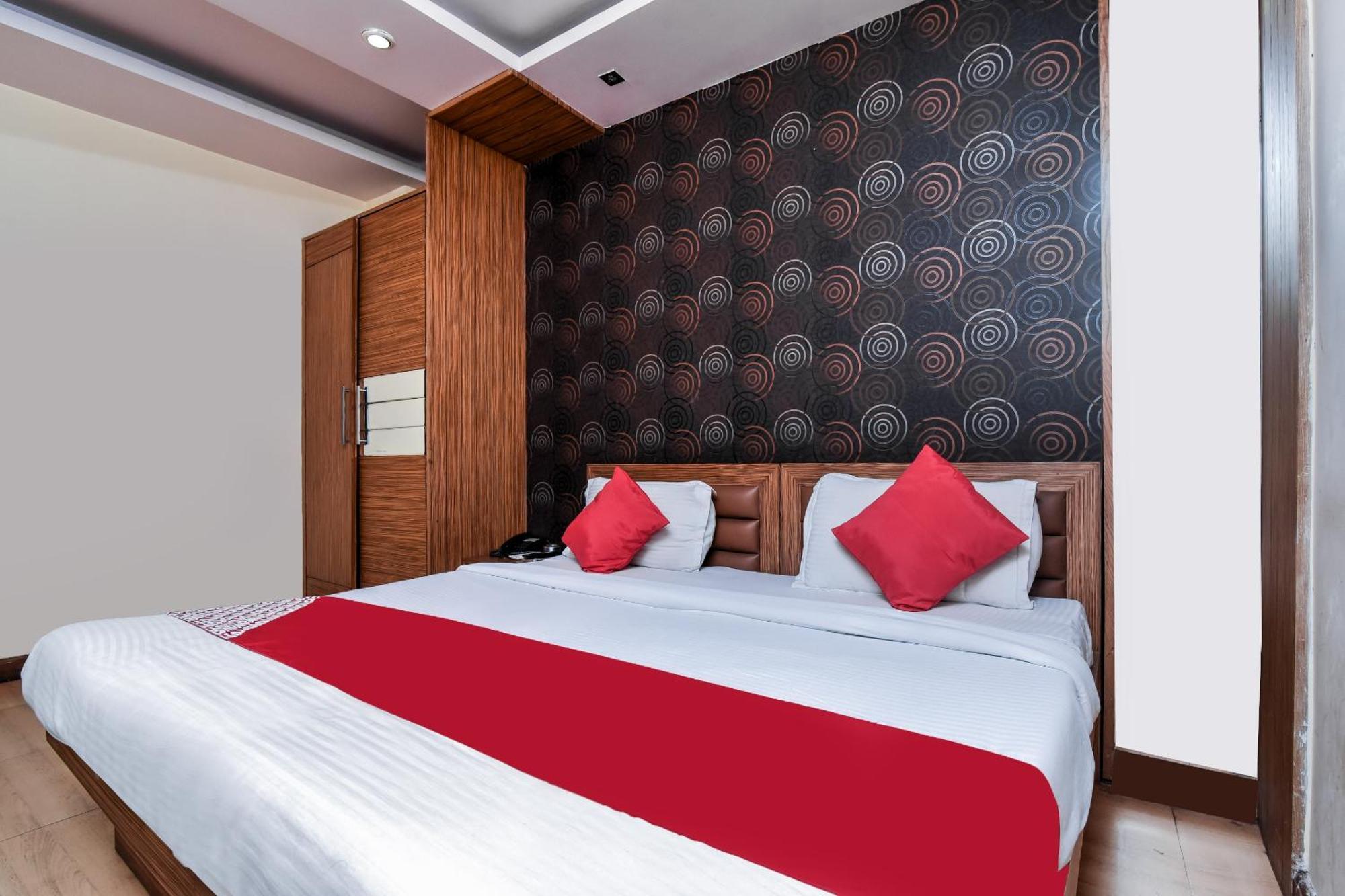 Hotel O Kochar Plaza Делхи Екстериор снимка