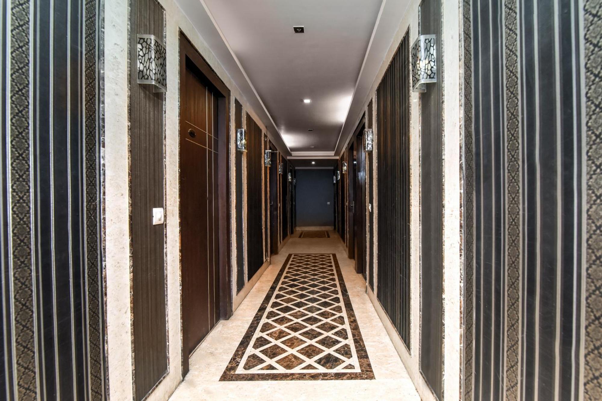 Hotel O Kochar Plaza Делхи Екстериор снимка