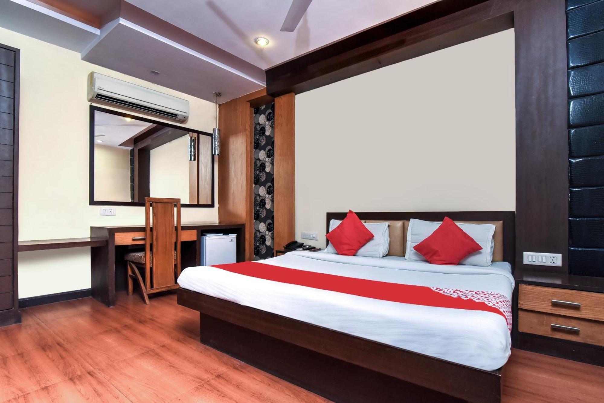 Hotel O Kochar Plaza Делхи Екстериор снимка