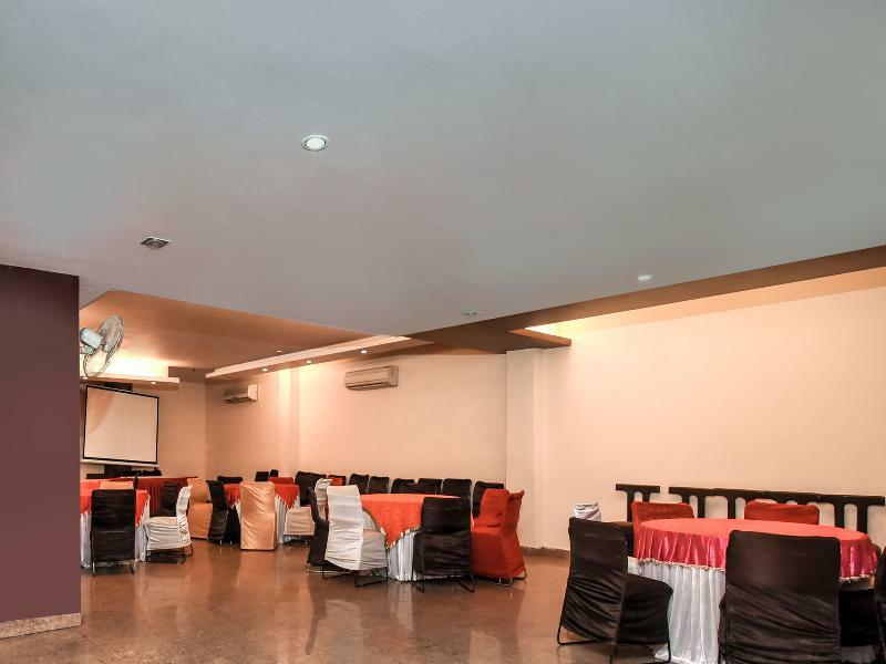 Hotel O Kochar Plaza Делхи Екстериор снимка