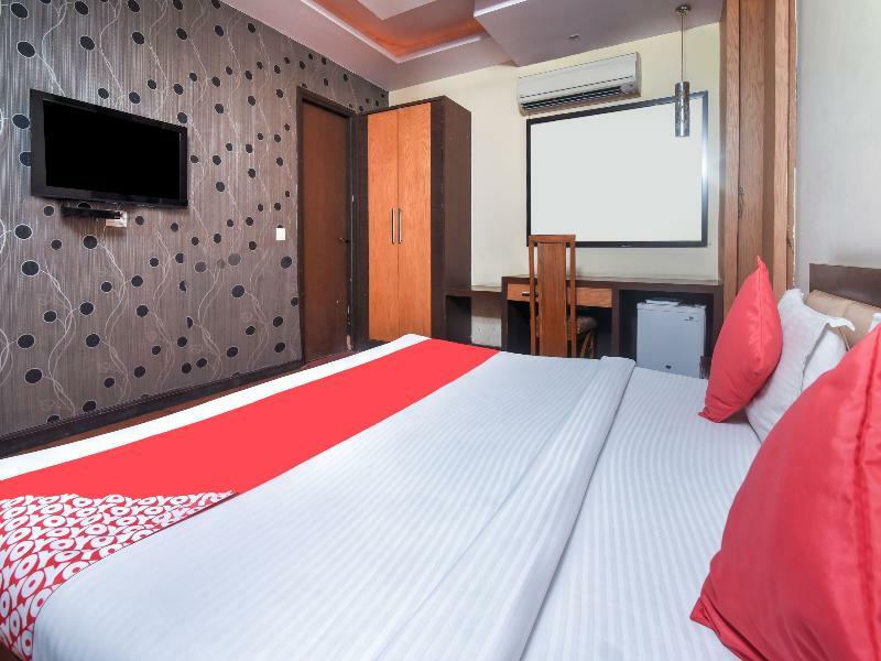 Hotel O Kochar Plaza Делхи Екстериор снимка