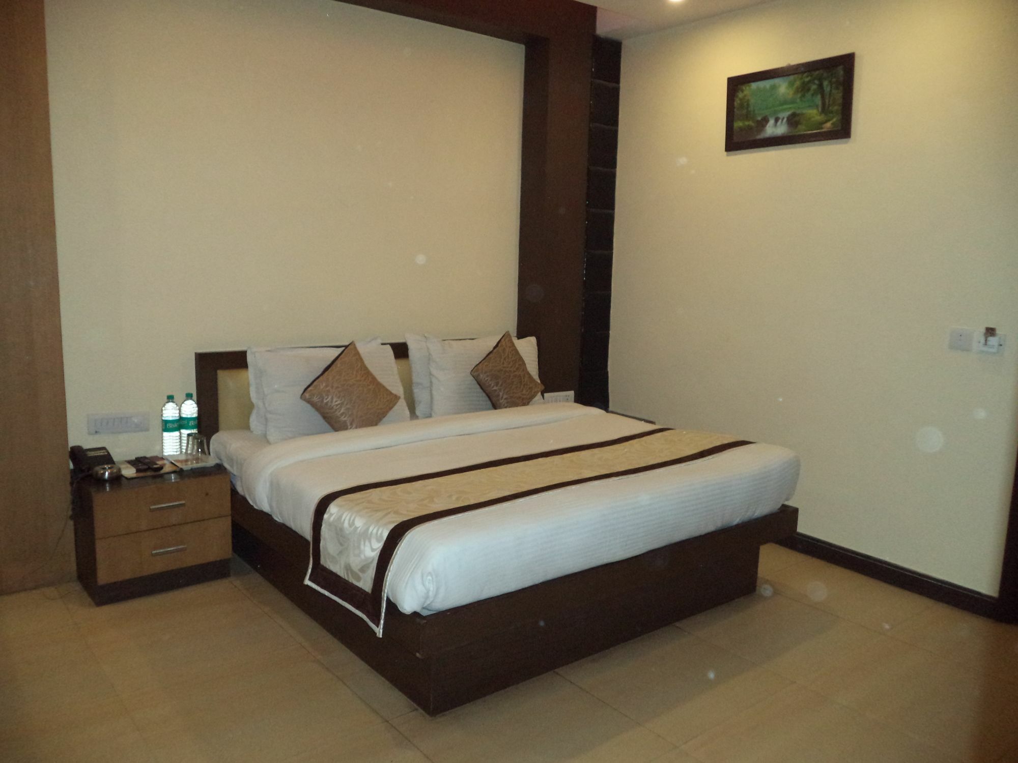Hotel O Kochar Plaza Делхи Екстериор снимка