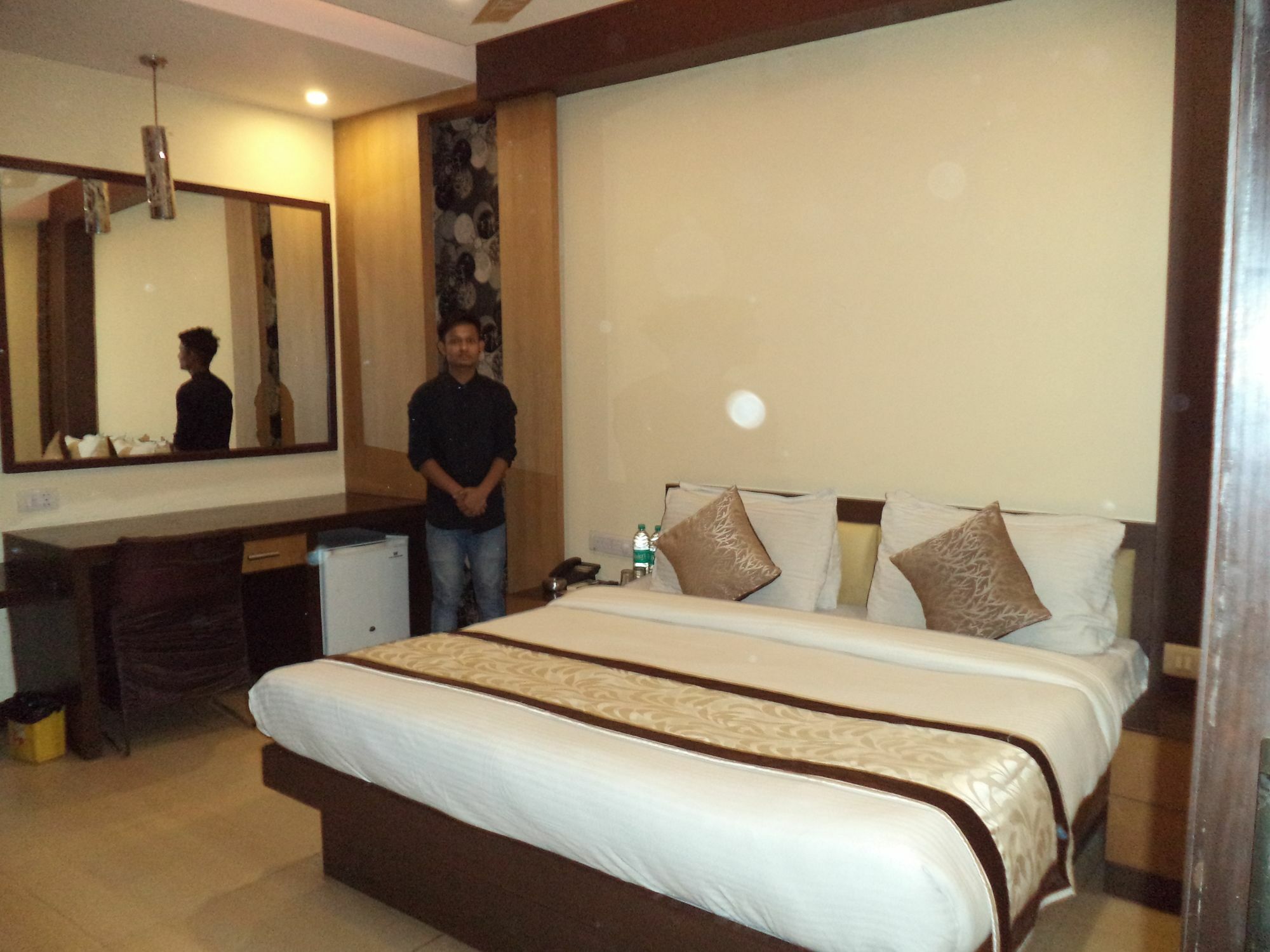 Hotel O Kochar Plaza Делхи Екстериор снимка