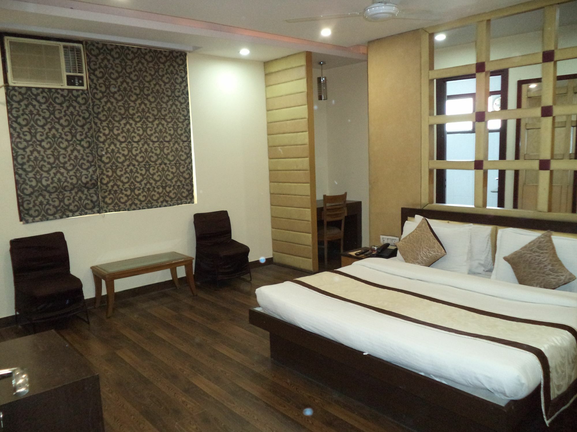 Hotel O Kochar Plaza Делхи Екстериор снимка