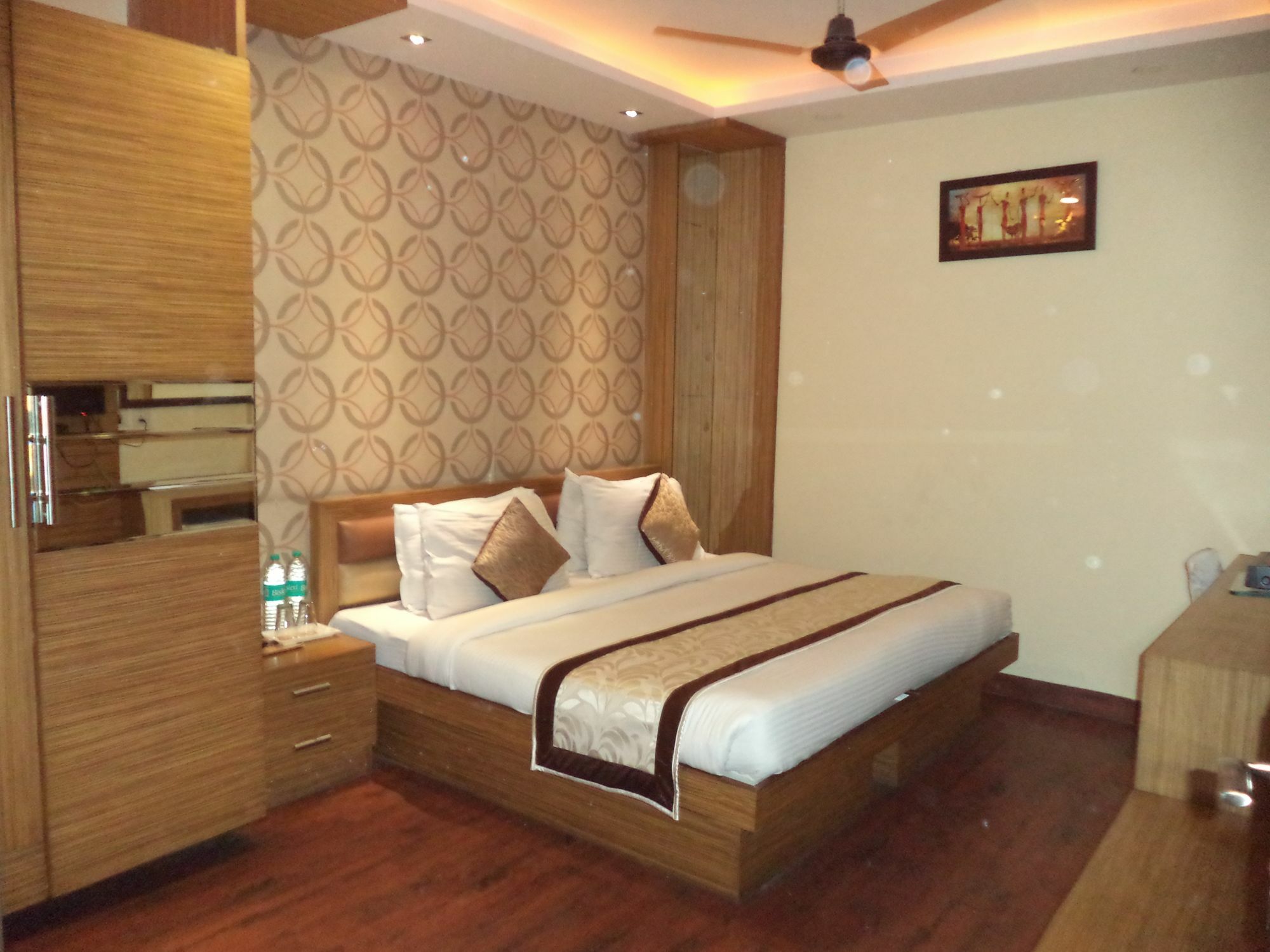 Hotel O Kochar Plaza Делхи Екстериор снимка